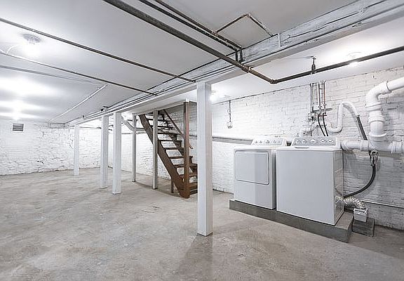 5th image of 32 Vernon Ave #1