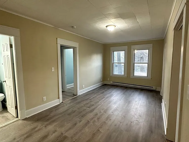 27 Ellen Ave — Photo 1