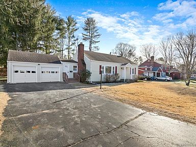 27 Meadowview Dr, Trumbull, CT 06611 | MLS #24002975 | Zillow