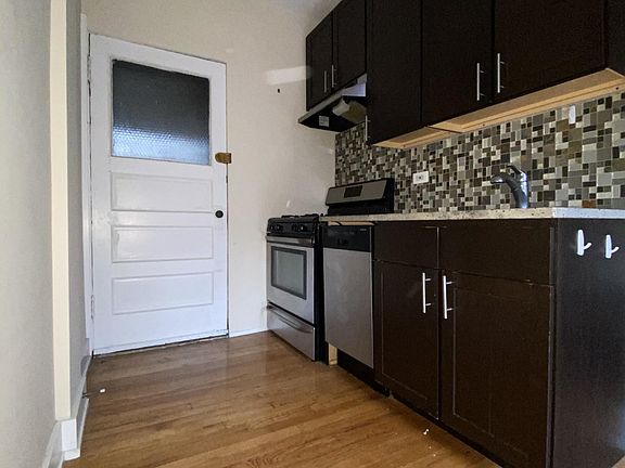 3rd image of 514 W Cornelia Ave #3W