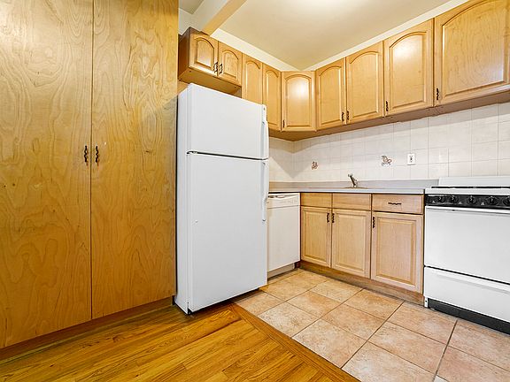 5th image of 60 Avenue C APT 6
