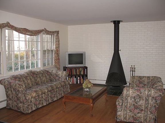 5th image of 1487 Hanover St