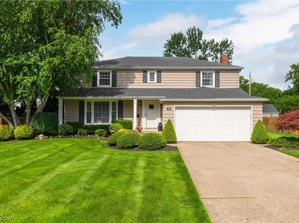 2808 W Asplin Dr, Rocky River, OH 44116