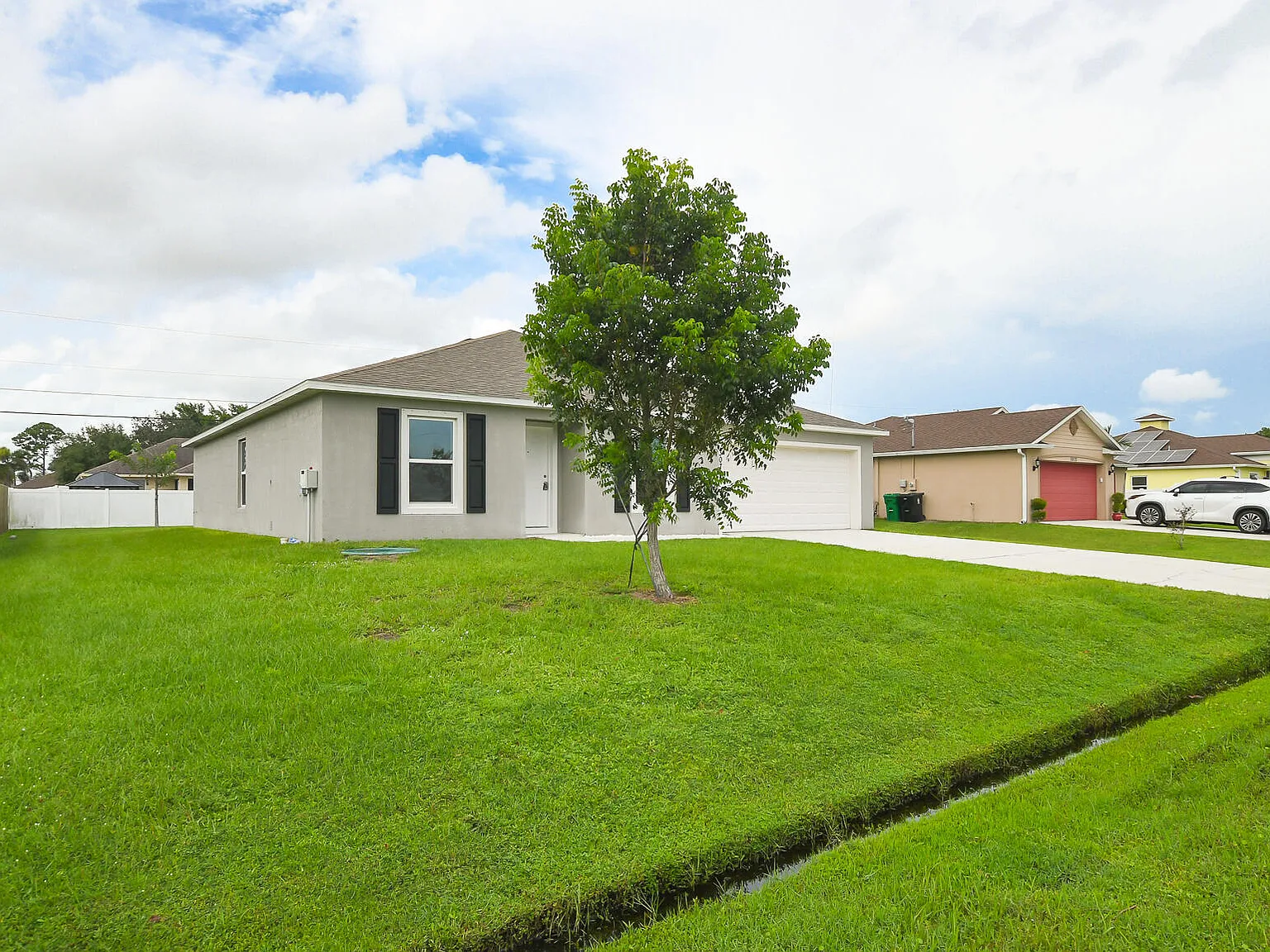 3 bed, 2.0 bath, 1796 sqft, $2,600 — Photo 3