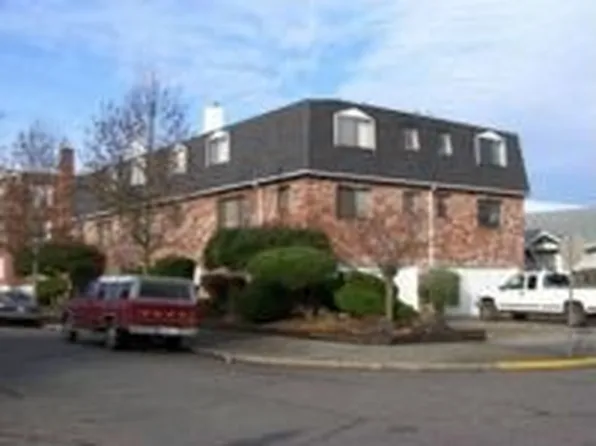 1303 20th Ave, Longview, WA 98632