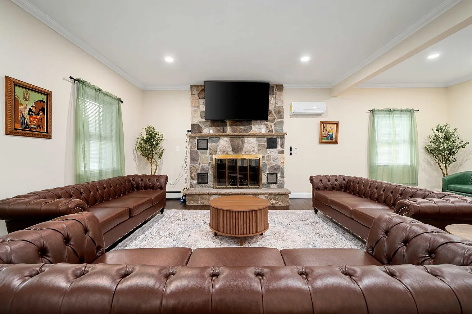 3 bed, 3.0 bath, 3885 sqft, $8,440 — Photo 1