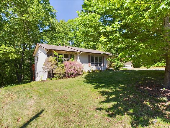4th image of 16 Lambourn Dr