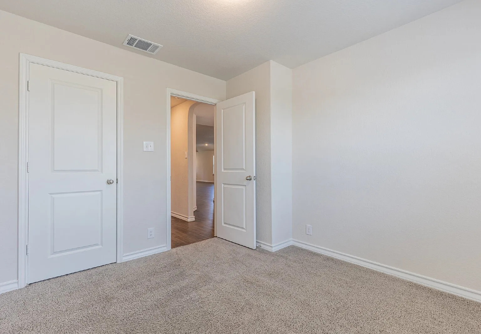 4 bed, 2.0 bath, 1901 sqft, $1,895 — Photo 4