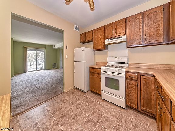 5th image of 221 Ringwood Ave #0A1