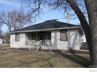 3756 Sashabaw Rd, Waterford, MI 48329