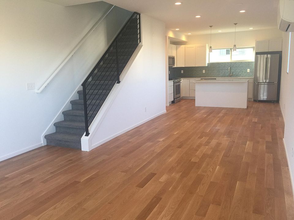 Large Great Room with White Oak Floors