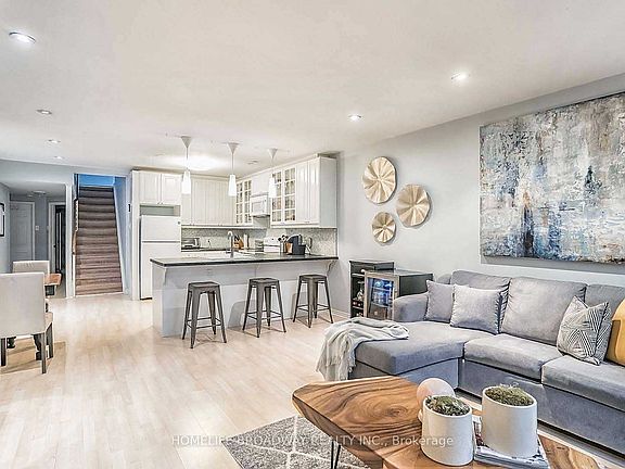 3rd image of 39 Craigmont Dr #Basement