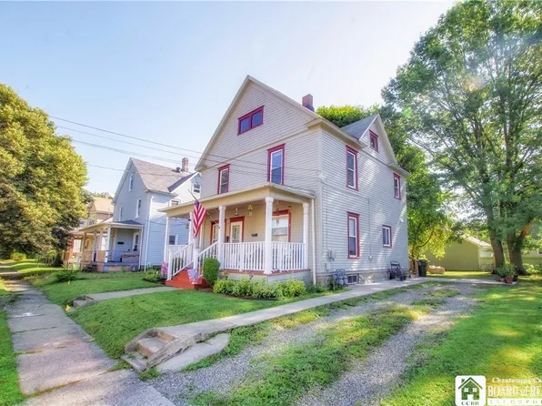 38 Chapman St, Jamestown, NY 14701