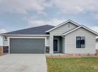 1935 SW Besra Dr, Mountain Home, ID 83647