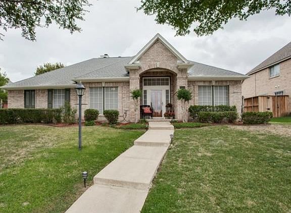2nd image of 6818 Lochmoor Ln