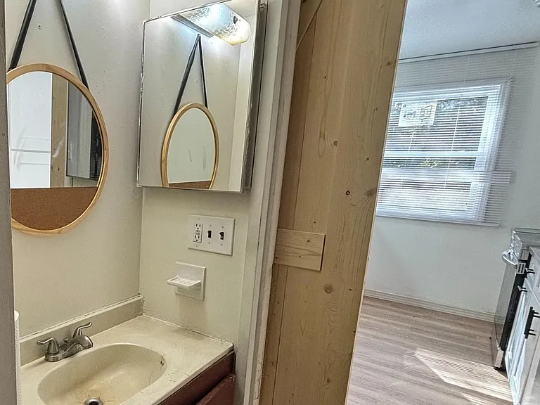 2404 Bayberry Ct — Photo 10