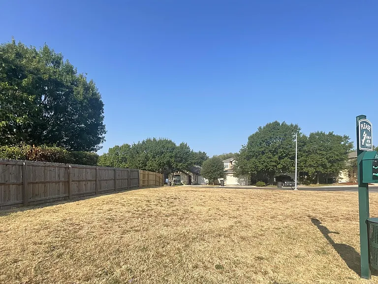 7214 Sunny Day — Photo 35
