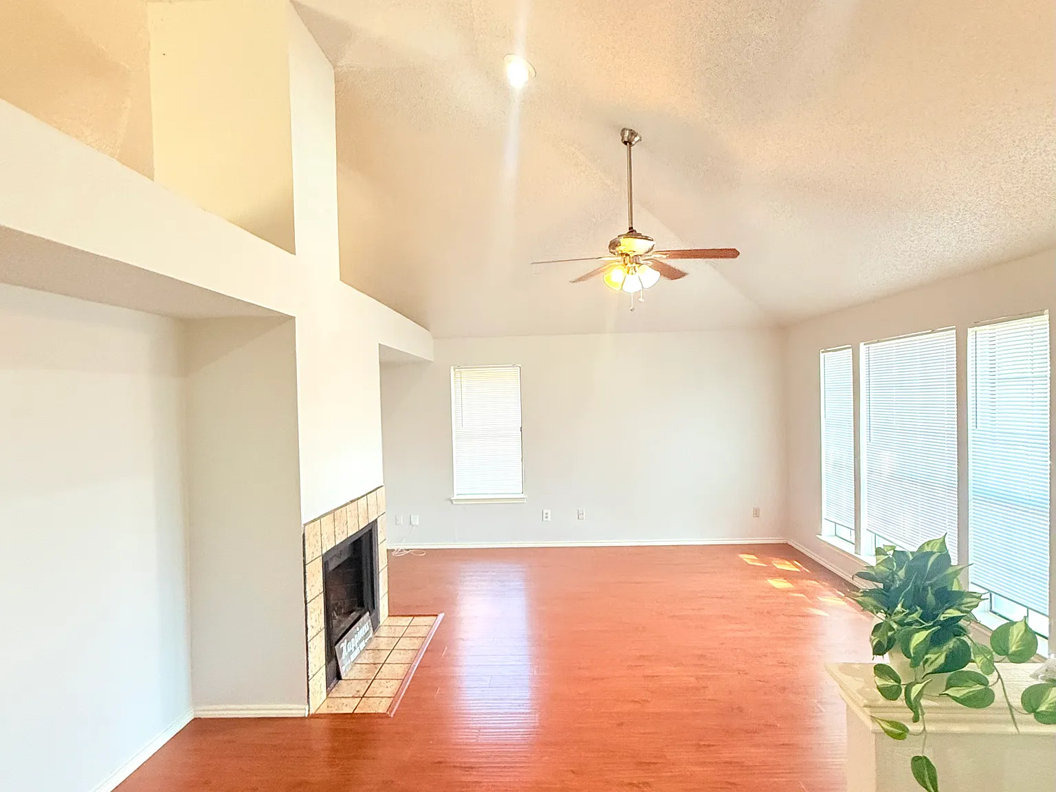 3 bed, 1168 sqft, $1,895 — Photo 3
