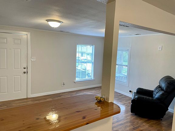 4th image of 1204 Walworth St