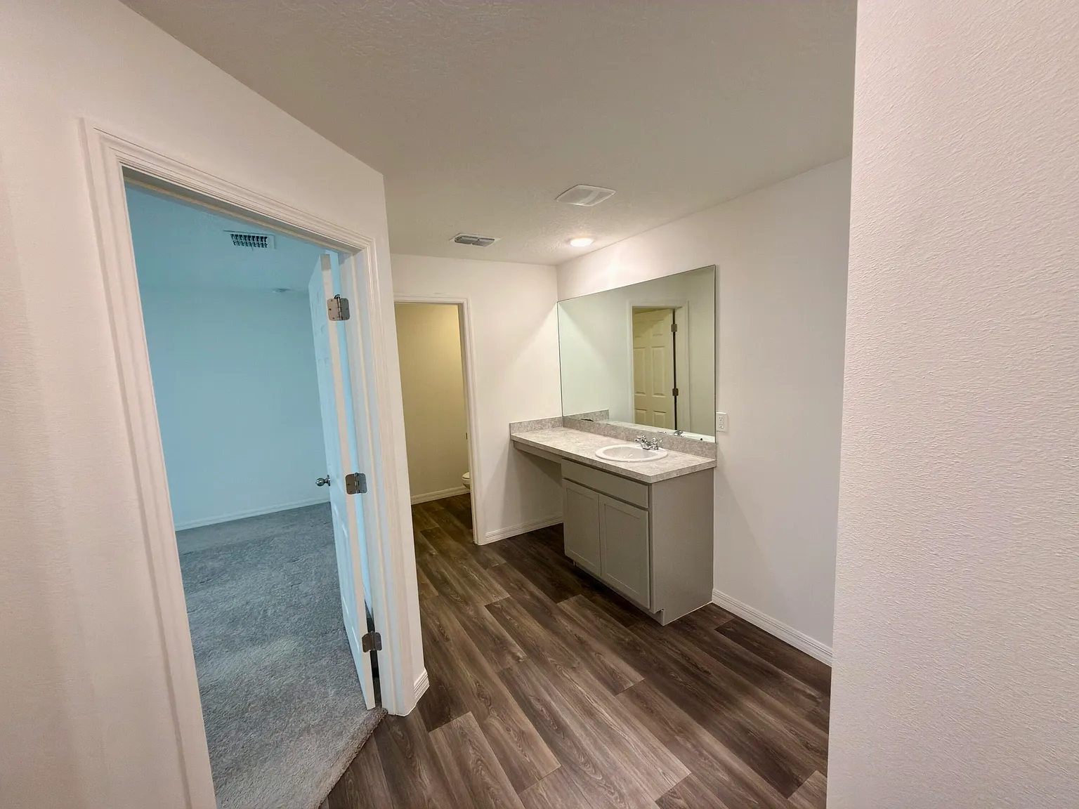 4 bed, 2.0 bath, 2132 sqft, $2,650 — Photo 3
