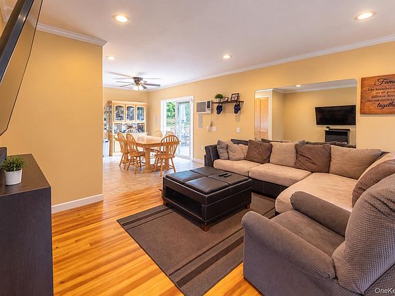 4th image of 19 Meadow Avenue