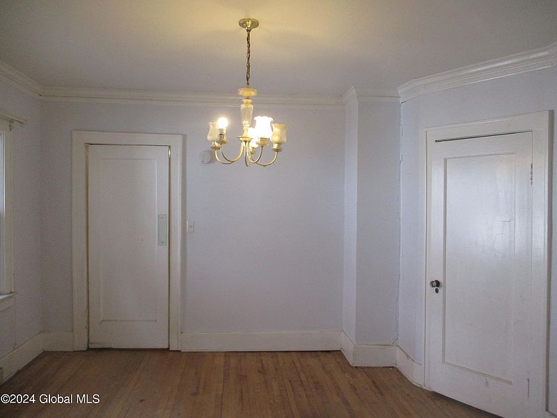 5th image of 63 Pinewood Avenue