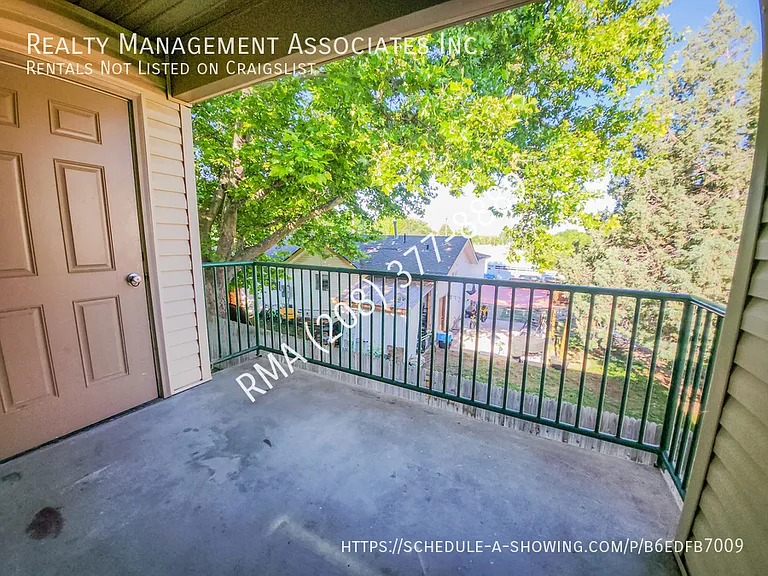 825 N White Barn Rd — Photo 12