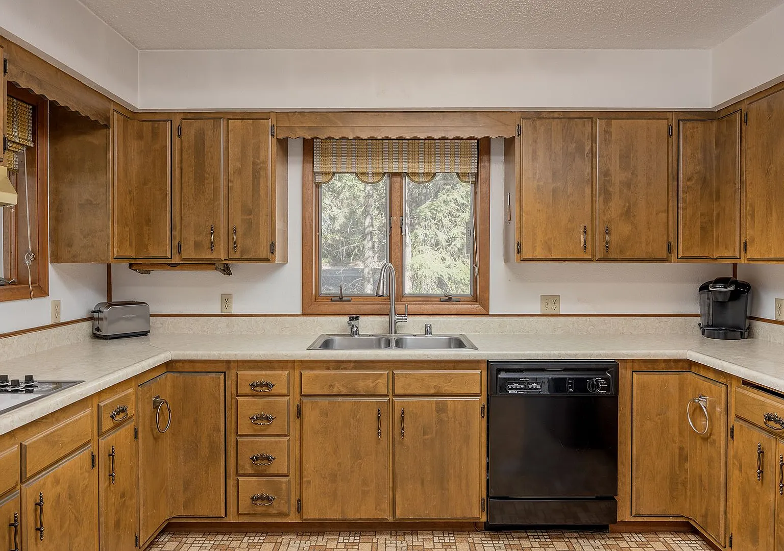 Vintage Charm Meets Modern Comfort in Fairbanks! — Photo 2