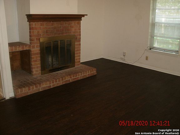 5th image of 409 E Wright Blvd