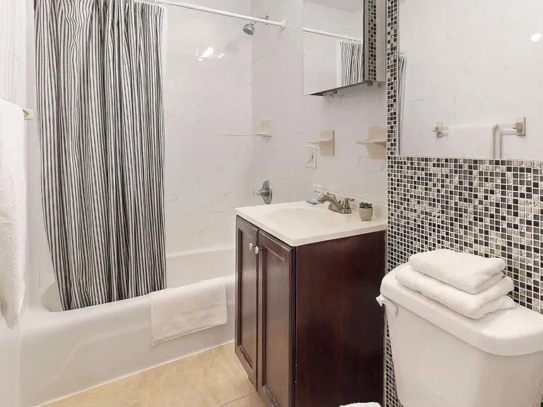 240 E 28th St #8 — Photo 9