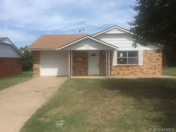 809 E Erie Ave, Yale, OK 74085