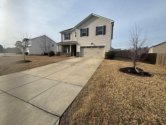 3rd image of 815 Amber Forest Dr
