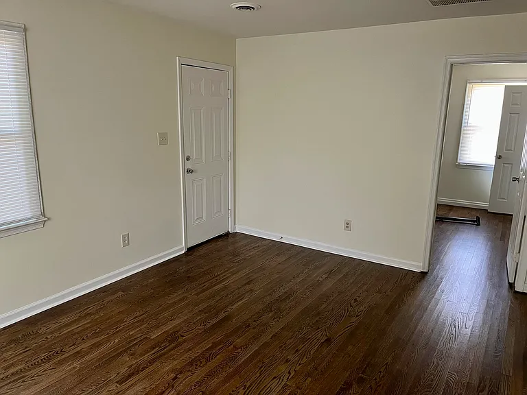 4807 Eastover Ave — Photo 2