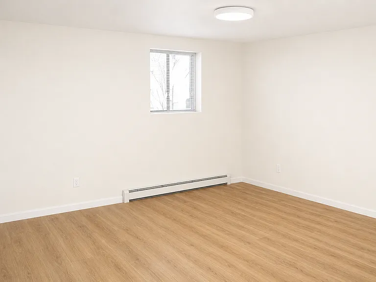 Bright & Spacious 2-Bedroom Residence Across from Berkeley Park — Photo 10