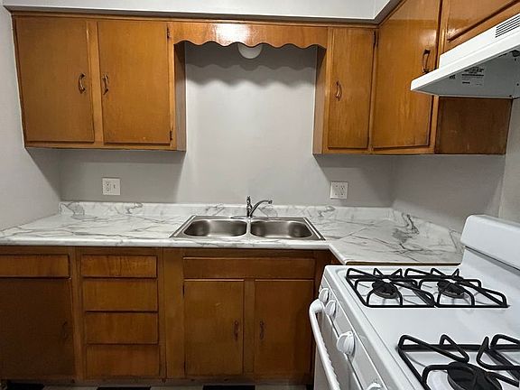2nd image of 4311 Charles St #2