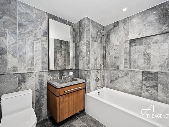 4th image of 208 Delancey St #3I