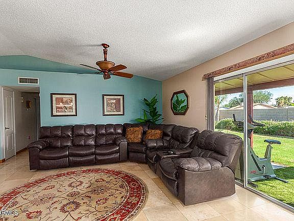5th image of 9001 W Glenrosa Ave