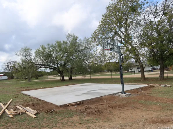 349 Siesta Dr, Bandera, TX 78003