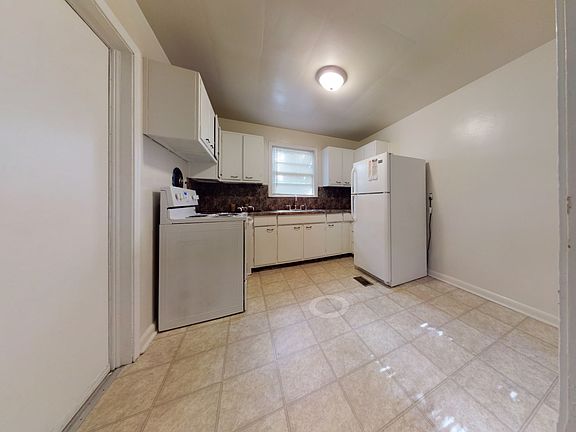5th image of 1646 Sharkey St