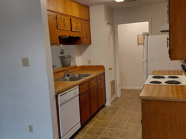 1101 Covey Ln #C — Photo 3