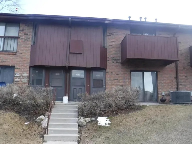 9020 N Park Plaza Ct — Photo 1