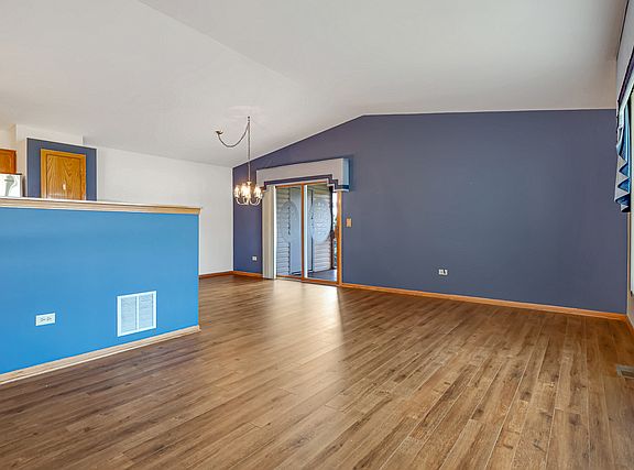 5th image of 18122 Kirby Dr #18122