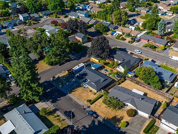 5th image of 387 SE 34th Ct