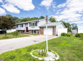 21 Beacon St, Johnston, RI 02919