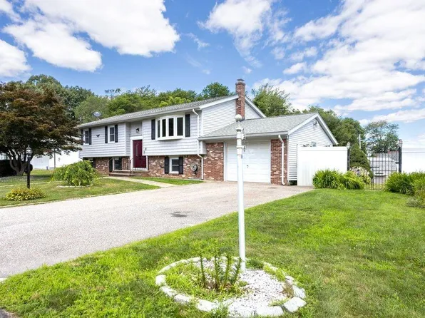 21 Beacon St, Johnston, RI 02919