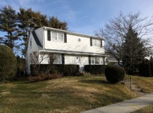 77 Hillvale Rd, Albertson, NY 11507