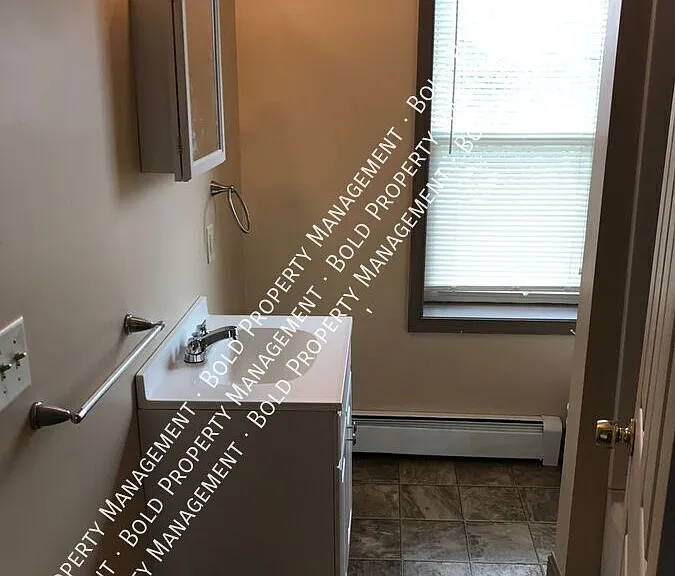 547 N 10th St #3 — Photo 5