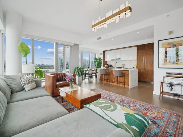 75 Park Lane South image 4 of 45