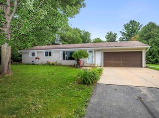 450 Sunlite Dr, Hobart, WI 54155