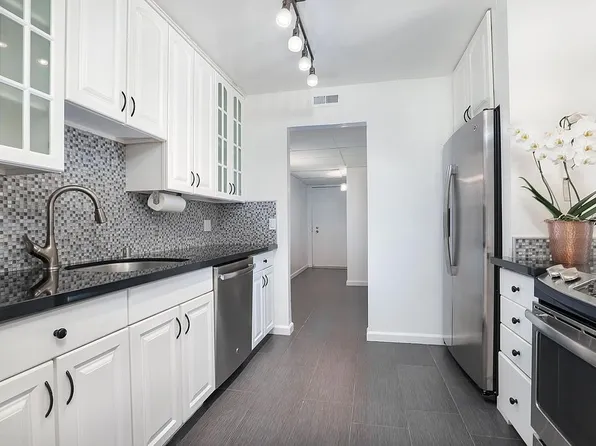 360 N Civic Dr APT 301, Walnut Creek, CA 94596